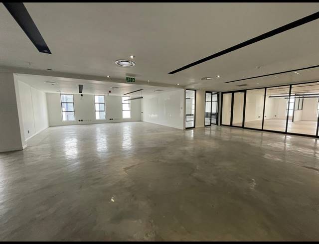 2,592M² OFFICE TO LET IN BRYANSTON